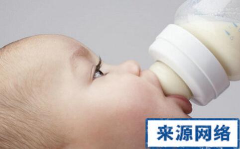 奶瓶荧光剂误区 奶瓶喂奶的误区哪些