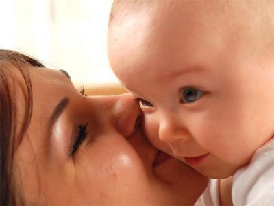 宝宝母乳性黄疸怎么办 宝宝出现母乳性黄疸该怎么处理