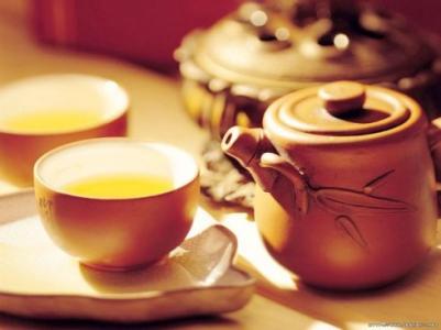 吃药能不能喝茶 吃哪些药不能喝茶_哪些人少喝茶
