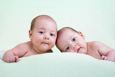 双胞胎母乳喂养 双胞胎母乳喂养的技巧