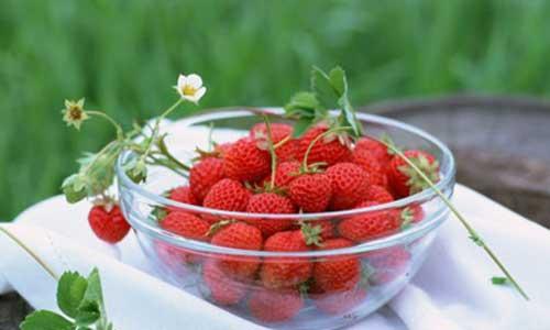 面粉可以清洗草莓吗 怎样清洗草莓