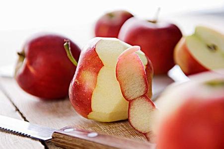 吃苹果到底要不要削皮 吃苹果要不要削苹果皮
