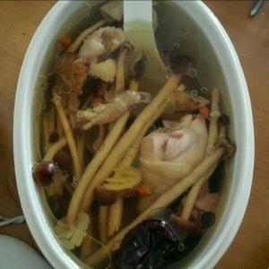 新鲜茶树菇炖鸡汤做法 茶树菇炖鸡的做法
