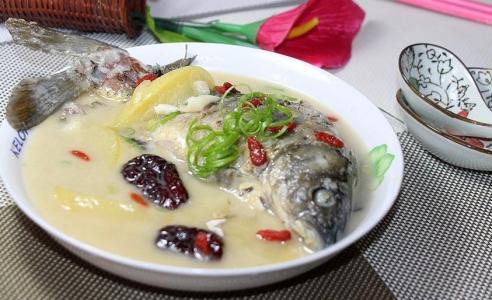 产妇吃鲫鱼汤的做法 产妇月子鲫鱼汤的4种做法