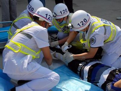 交通事故现场急救原则 交通事故急救常识