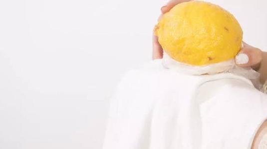柠檬的妙用 如何用柠檬巧洗白衬衣_柠檬的妙用方法
