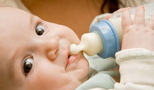 新生儿奶瓶怎么选 选奶瓶时要考虑六方面