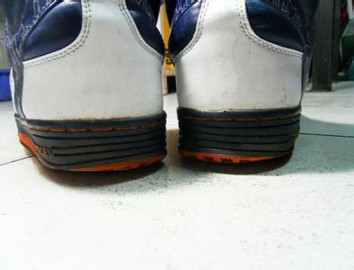 皮鞋后跟磨损修复图解 皮鞋后跟磨损如何修理
