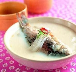 清炖鲫鱼汤下奶的做法 产妇鲫鱼汤的做法