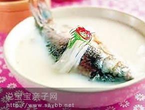 哺乳期鲫鱼汤的做法 哺乳期妈妈吃的鲫鱼汤的做法【6种】