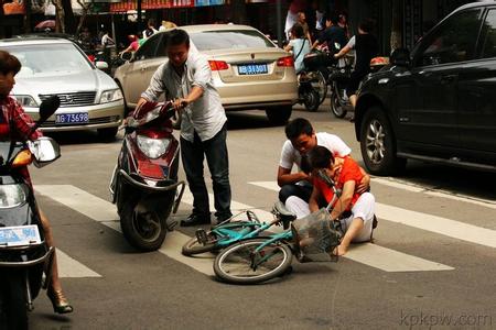 电动车撞人后怎么处理 电动车撞人后该怎么处理