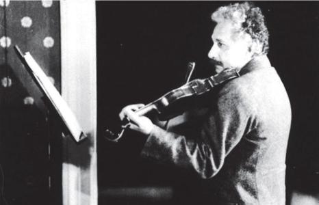 爱因斯坦拉小提琴 爱因斯坦拉小提琴的故事