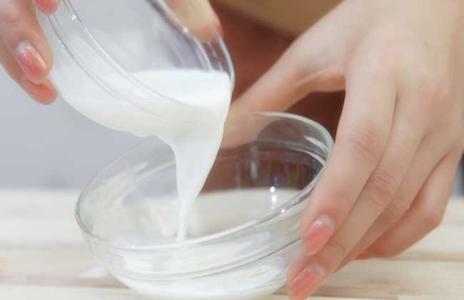 自制牛奶珍珠粉面膜 如何自制牛奶面膜