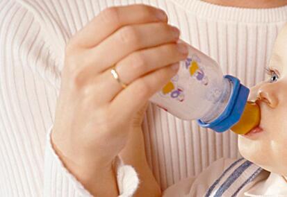 新生儿怎么挑选奶瓶 新生儿用品要怎么挑选