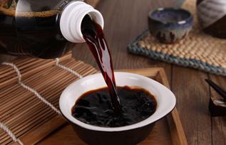 酿造酱油和配制酱油 如何辨别酿造酱油和配制酱油