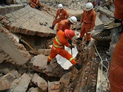 地震灾害紧急救援手册 地震后如何紧急处理 以减少灾害损失