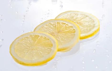 怎么用柠檬水洗衣服 柠檬怎么洗衣服