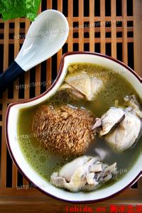 炖鸡汤的家常做法 怎么做芋头炖鸡_芋头炖鸡汤的好吃做法