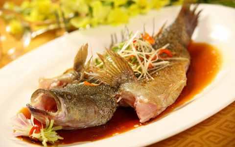 清蒸鲈鱼的方法 烹饪清蒸鲈鱼的方法