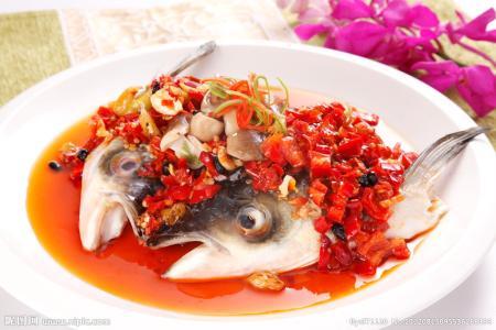 剁椒鱼头的做法 蒸鱼头的好吃做法推荐