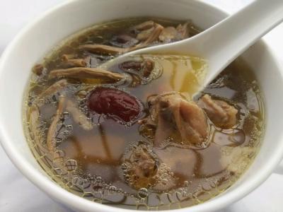 用茶树菇炖鸡汤的做法 茶树菇鸡汤的做法