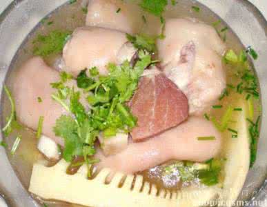 猪蹄炖竹笋 猪蹄竹笋汤的做法 猪蹄竹笋汤怎么做才好吃