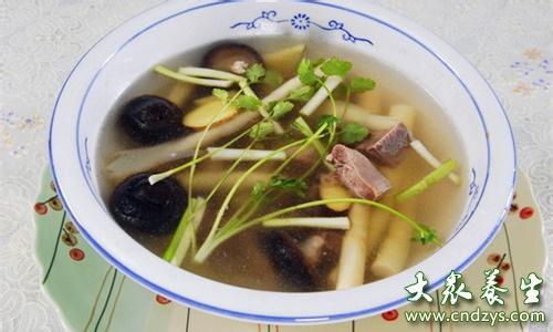 干竹笋焖鸡肉做法步骤 竹笋汤的做法步骤 竹笋汤怎么做才好吃