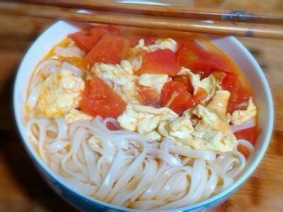 西红柿炒鸡蛋的做法 怎么制作好吃的西红柿鸡蛋面 西红柿鸡蛋面的不同做法
