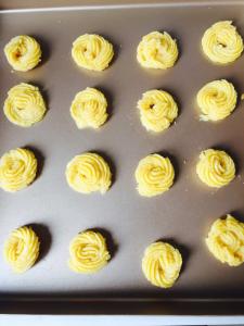 黄油曲奇的制作方法 黄油曲奇要如何制作 黄油曲奇的制作材料和步骤