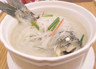清炖鲫鱼汤最简单做法 鲫鱼汤的做法大全