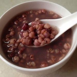 薏仁米红豆粥的做法 薏仁红豆粥怎么做好吃 家常薏仁红豆粥的做法