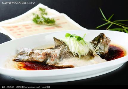 清蒸鲈鱼做法 清蒸鲈鱼怎么做好吃 清蒸鲈鱼的美味做法