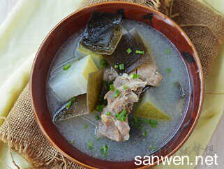 冬瓜海带排骨汤 好吃的冬瓜海带排骨汤怎么做 排骨汤的营养价值