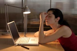 女性经常熬夜的危害性 女人熬夜上班的危害
