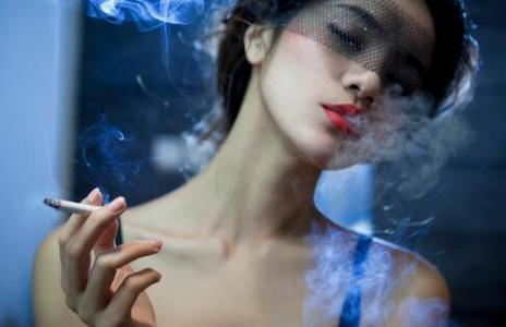 女人抽烟对皮肤的危害 抽烟对女孩子的危害