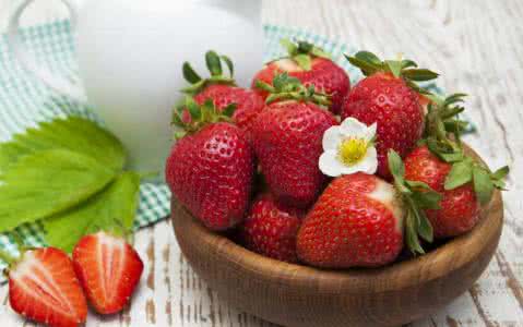 吃草莓的注意事项 草莓吃多了会怎么样 吃草莓要注意什么
