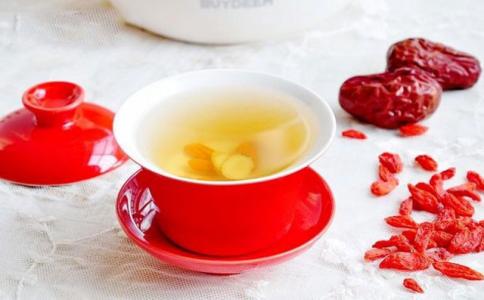 红枣桂圆枸杞茶的功效 泡红枣枸杞茶的方法_红枣枸杞茶的功效