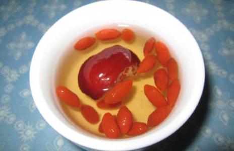 红枣枸杞泡水喝的功效 红枣加枸杞泡水喝的功效有哪些