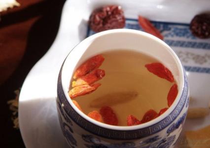 红枣枸杞泡水喝的功效 红枣枸杞汁的做法及功效有哪些