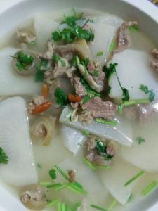 白萝卜羊肉汤 白萝卜羊肉汤的好吃可口做法分享