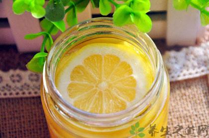 柠檬蜂蜜水的功效做法 柠檬蜂蜜水的功效及做法