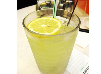 蜂蜜柠檬水的做法 柠檬蜂蜜水要怎么做 蜂蜜柠檬水的做法