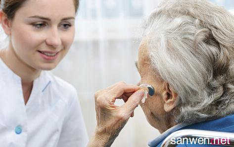 老年人助听器选择 老人怎么选择助听器 老年人选择助听器的技巧