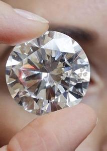 如何辨别钻石的真假 自己怎么辨别钻石戒指真假