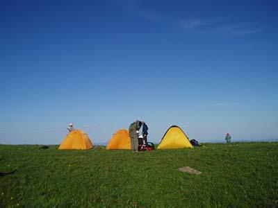 车顶帐篷宿营注意事项 野外宿营需要注意的事项