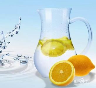 柠檬水的功效与副作用 柠檬水的作用与功效及副作用