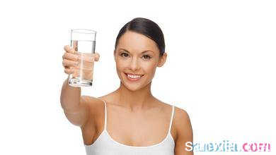 多喝水对肾脏的影响 纯果汁喝过多会影响肾脏机能