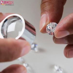 怎么挑选钻石戒指 怎么挑选钻石