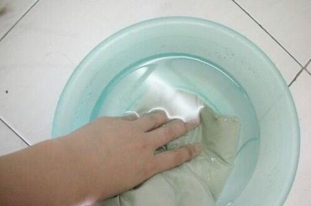 洗衣机洗羽绒服的方法 手洗羽绒服的方法