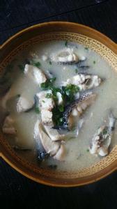 乌鱼汤的做法 乌鱼汤的做法有哪些 乌鱼怎么做好吃